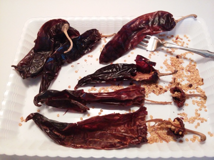 cleaning guajillo peppers