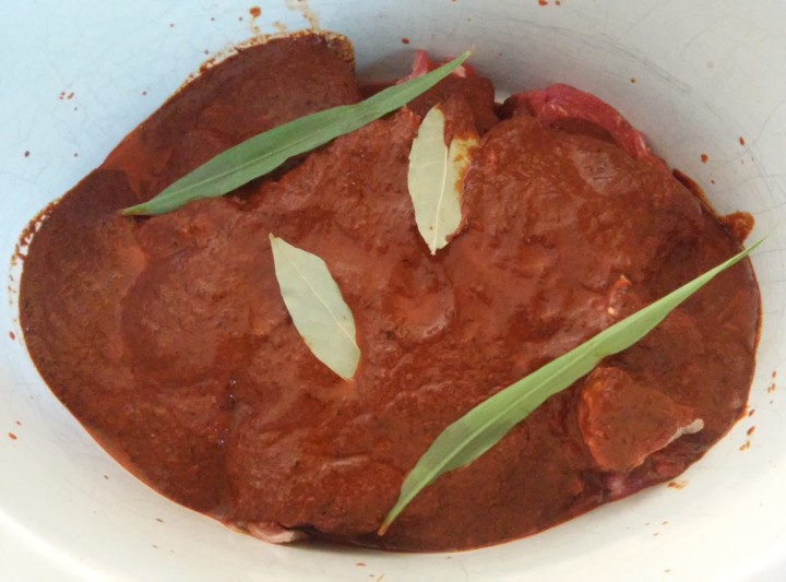 007 slow cooker with meat, adobo and leaves