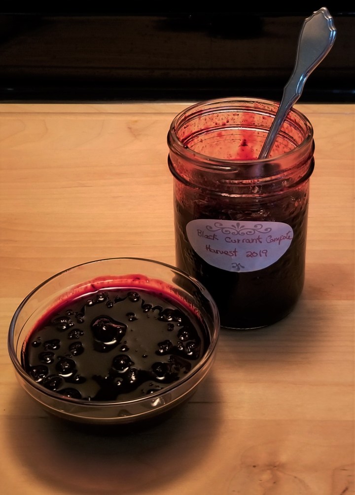 004z Black currant compote