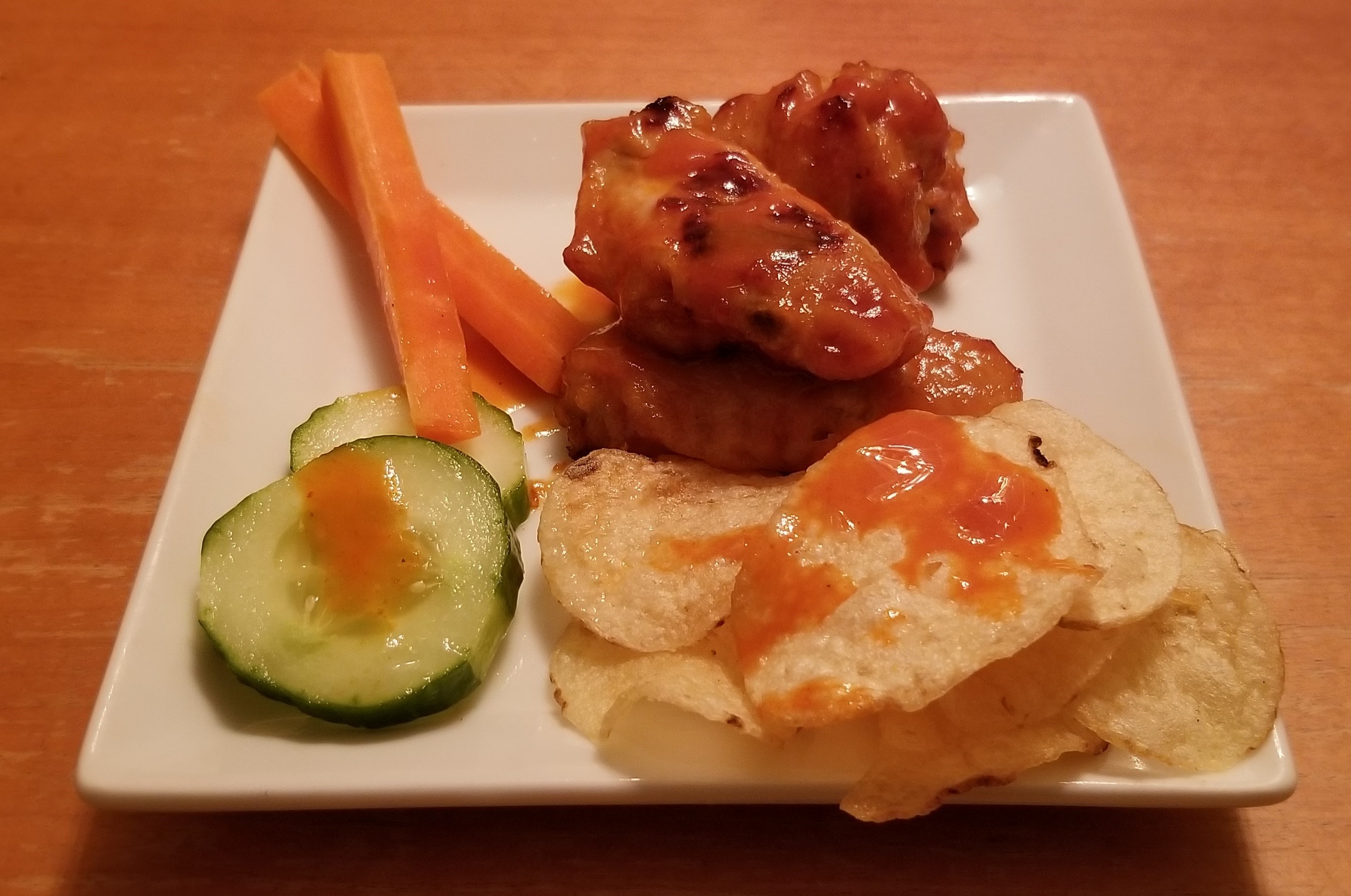 004 Chicken wings and papitas fritas