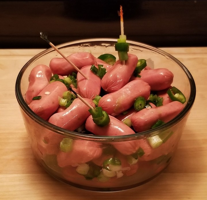 004 cocktail sausages with lime and hot peppers