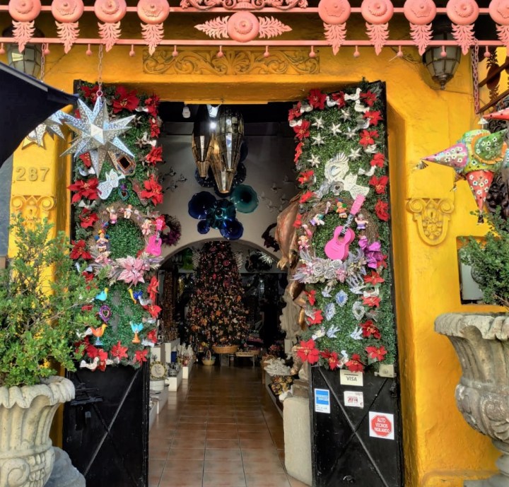 005 Christmas decorations in Tlaquepaque