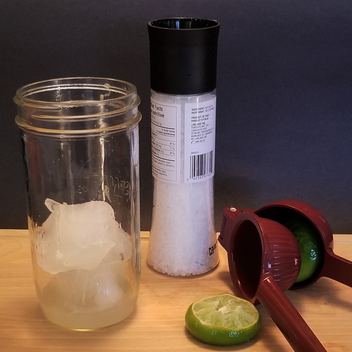 009 container with lid and add ins