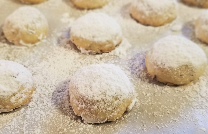 Polvorones de Nuez – Dusty Cookies with&nbsp;Nuts