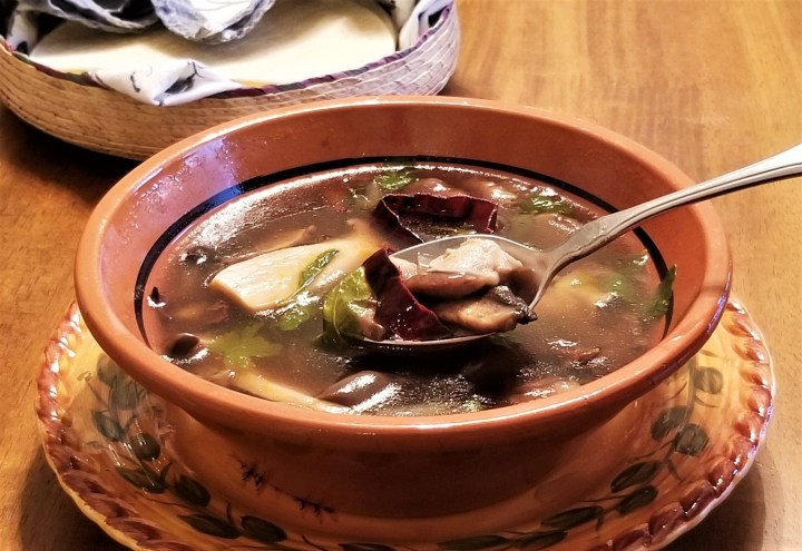 Mushroom Clear Soup – Caldo de&nbsp;Hongos